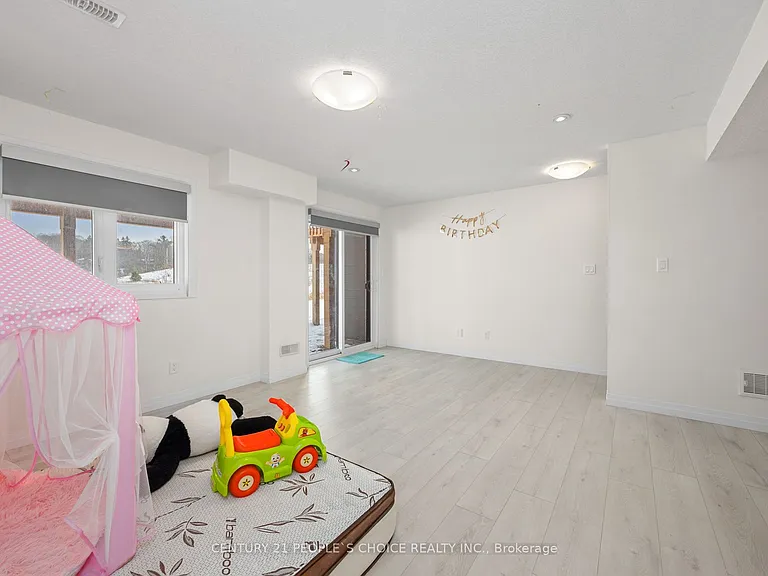 9 Queensbrook Cres — Photo 26