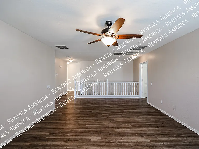 910 S 118th Ln — Photo 16