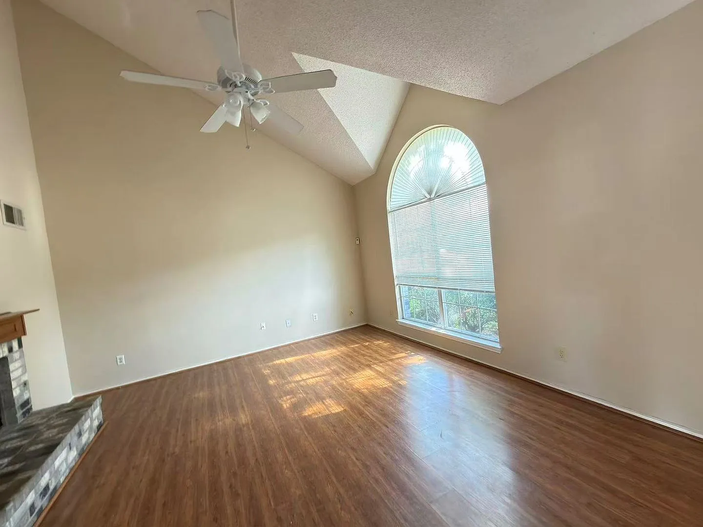 Beautifully Maintained 4-Bedroom Home in Garland — Photo 2