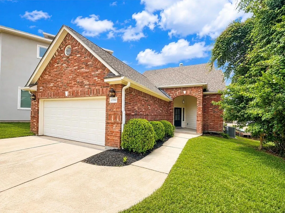4 bed, 2.5 bath, 2077 sqft, $4,000 — Photo 2