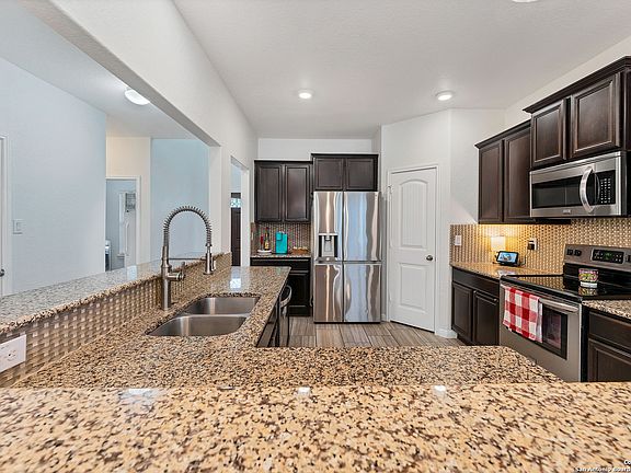 4th image of 853 CYPRESS ML