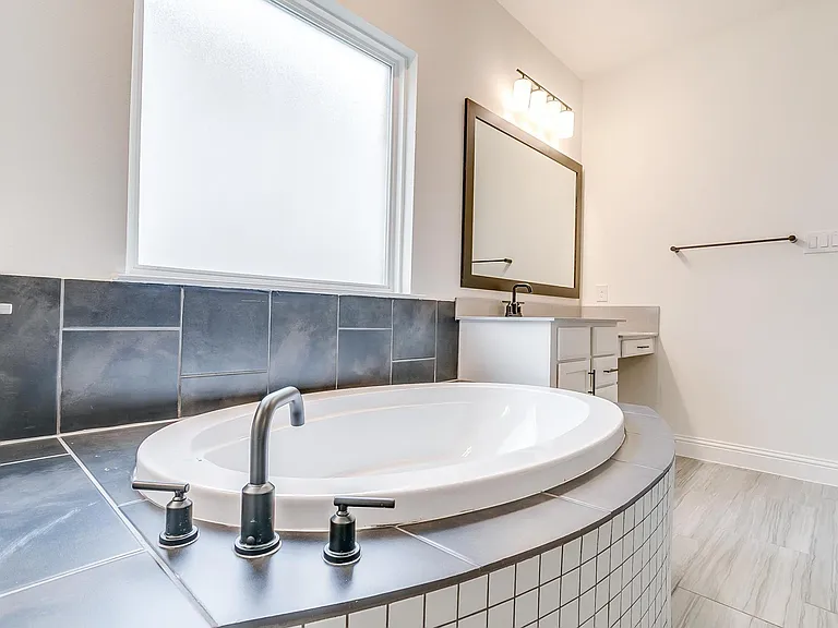 9836 Derbyshire Dr — Photo 30