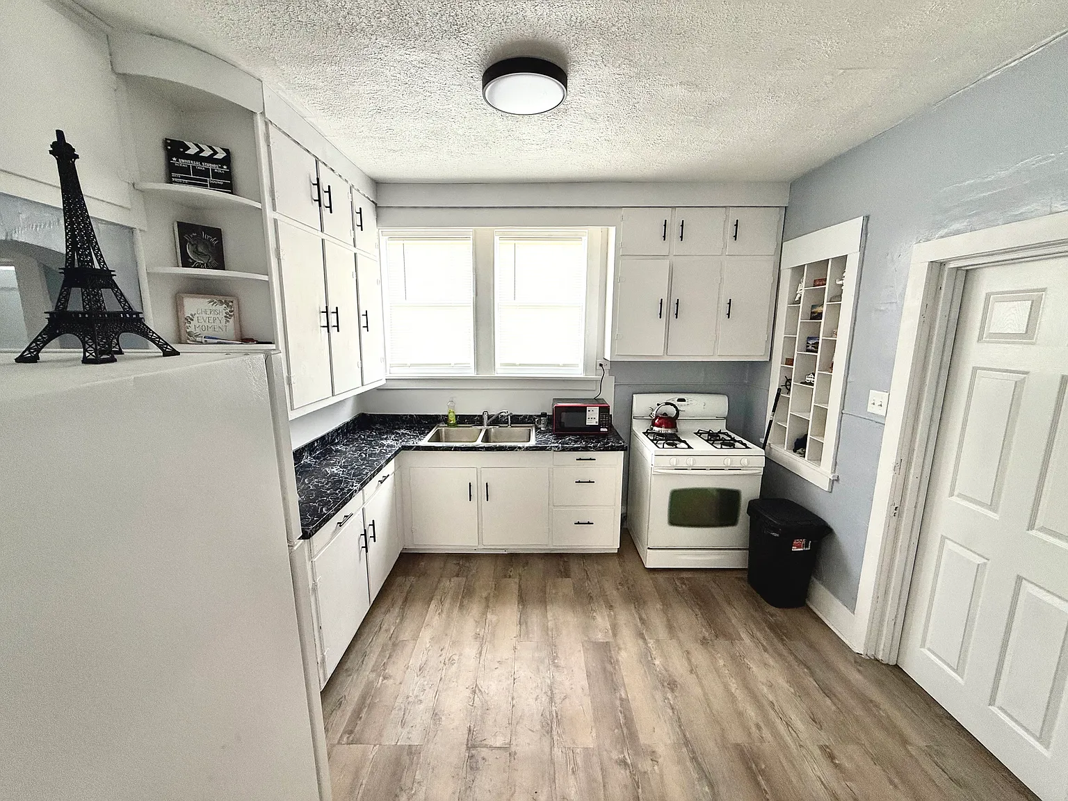 3 bed, $1,800 — Photo 4