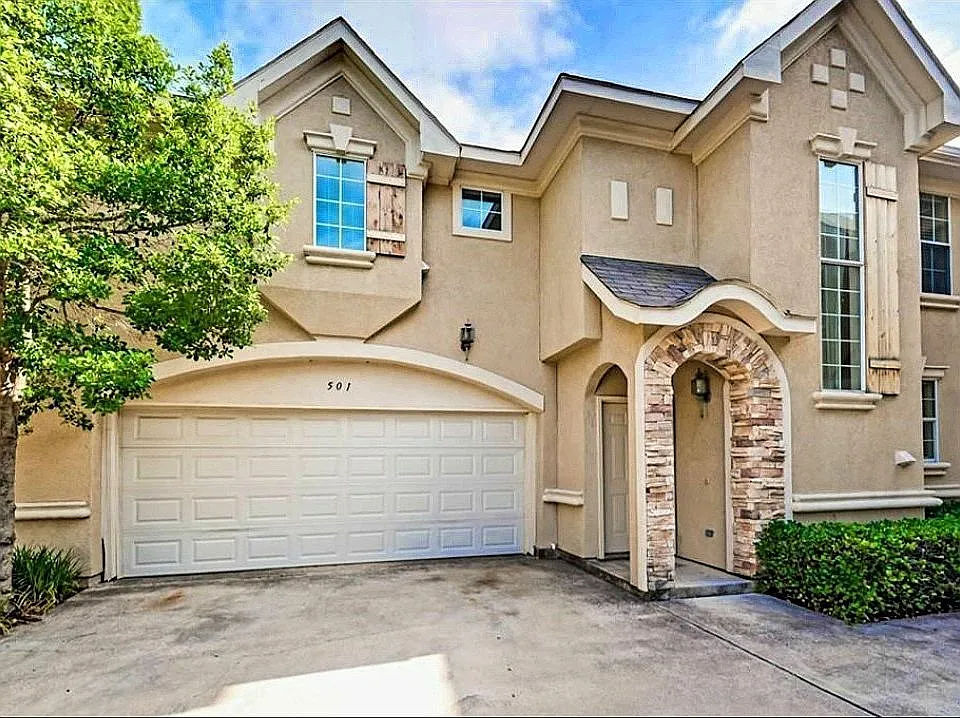 3 bed, 2.5 bath, 1340 sqft, $2,200 — Photo 1