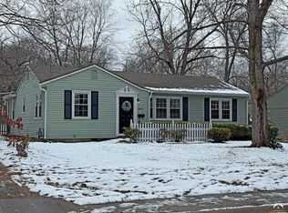 917 Sunset Dr, Lawrence, KS 66044