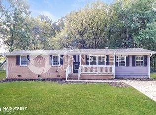 72 Club Dr, Locust Grove, GA 30248