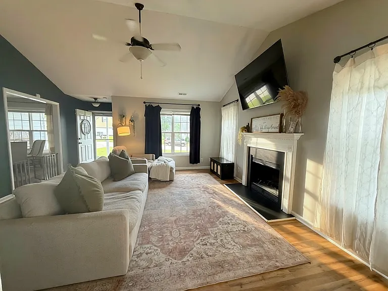 220 Walden Green Dr — Photo 3