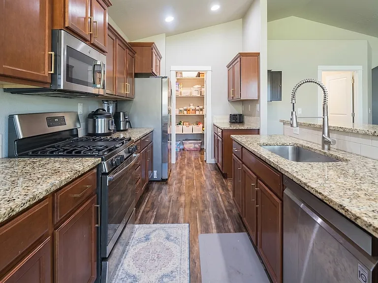 1835 SW Panorama Dr — Photo 7