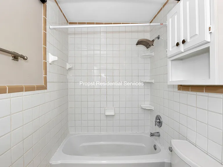 823 Stanhope Dr NE — Photo 25