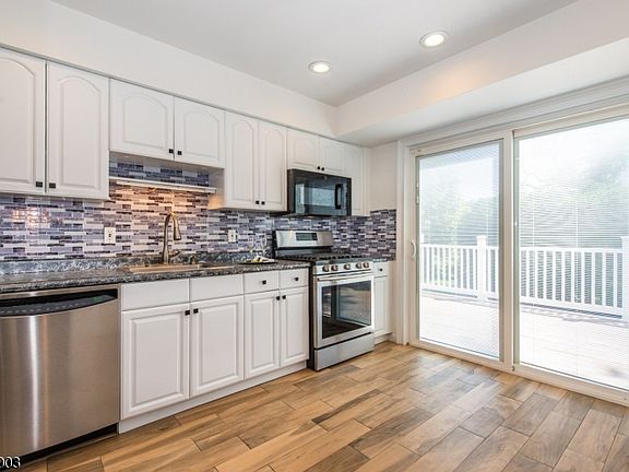3rd image of 8 Kennedy Dr