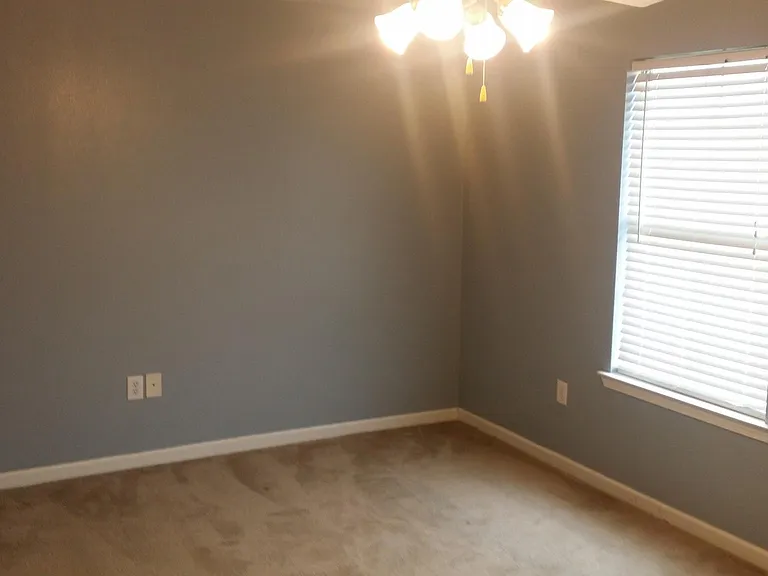 23616 Wellington Ave — Photo 11