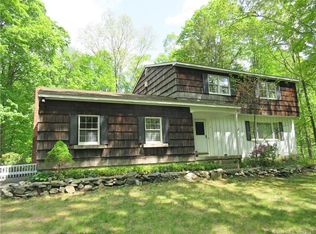 5 Wicks Manor Dr, Danbury, CT 06810