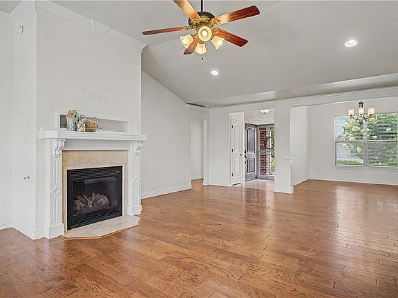 4th image of 1110 Ellen Ray Ln