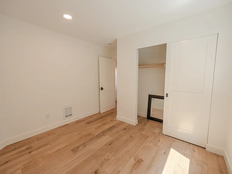 9224 Woodlawn Ave N — Photo 15
