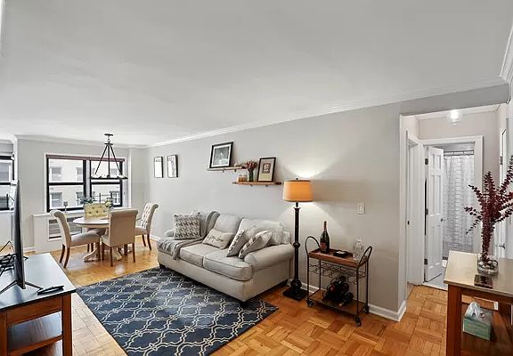 2nd image of 333 E 75th St APT 7A