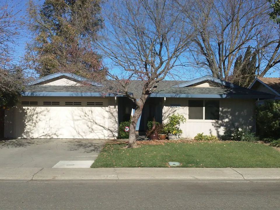 3339 Laguna Ave