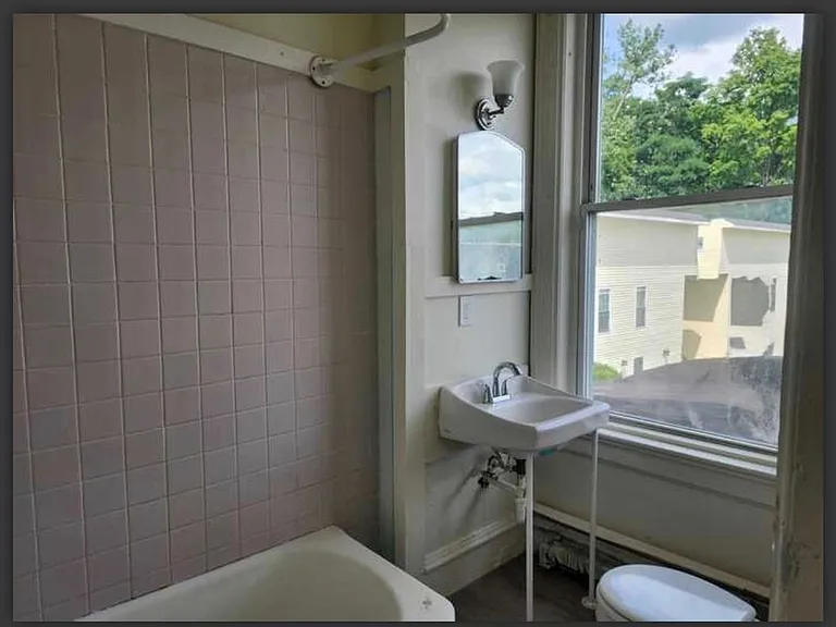 Now Leasing 324 Pleasant Street, Bennington, VT 05201 — Photo 25