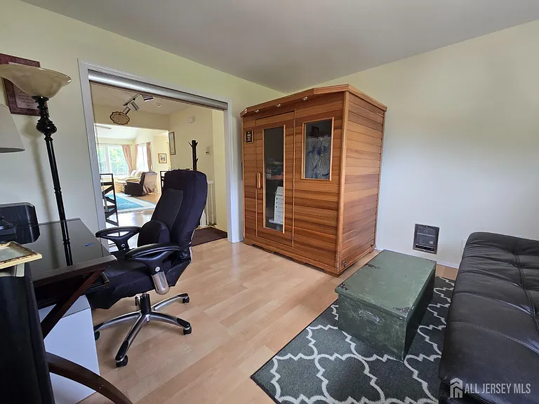 8 Glastonbury Dr — Photo 25