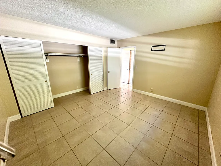 1551 N 12th Ct — Photo 5