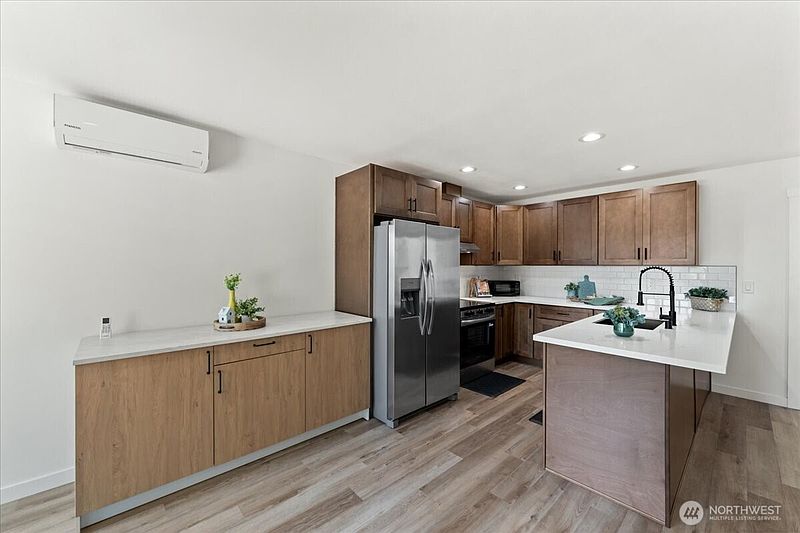 5th image of 429 Chestnut Street