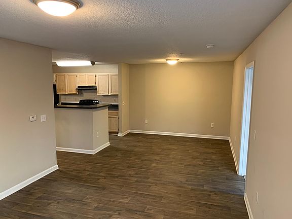 5th image of 213 Southpoint Crossing Dr