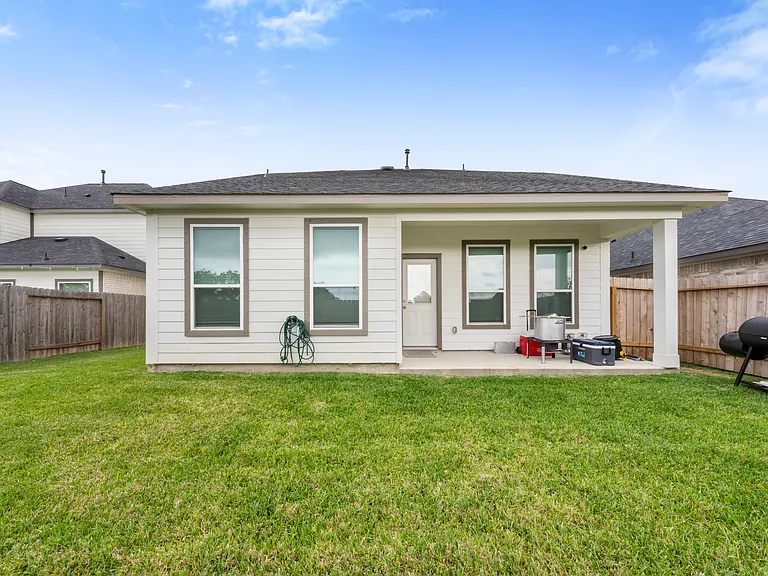 3303 Falling Brook Dr — Photo 18