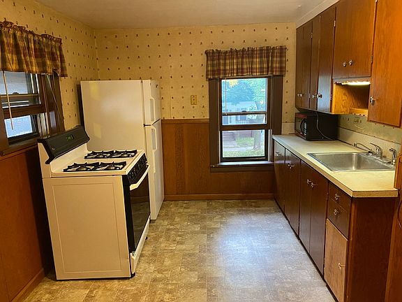 2nd image of 121 S 7th St #3C