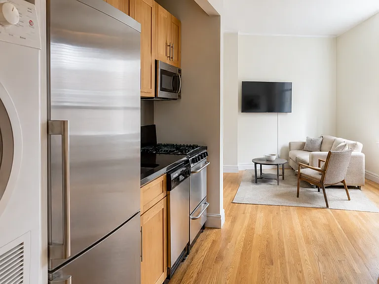 432 E 13th St #5F — Photo 1