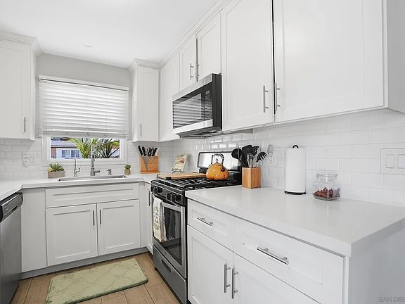 2nd image of 1138 Purdy St