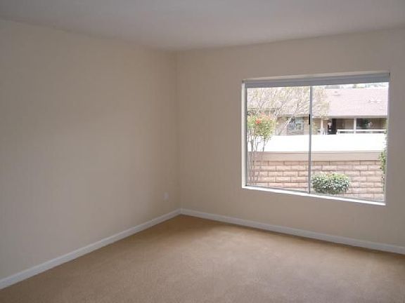 4th image of 950 Knoll Vista Dr