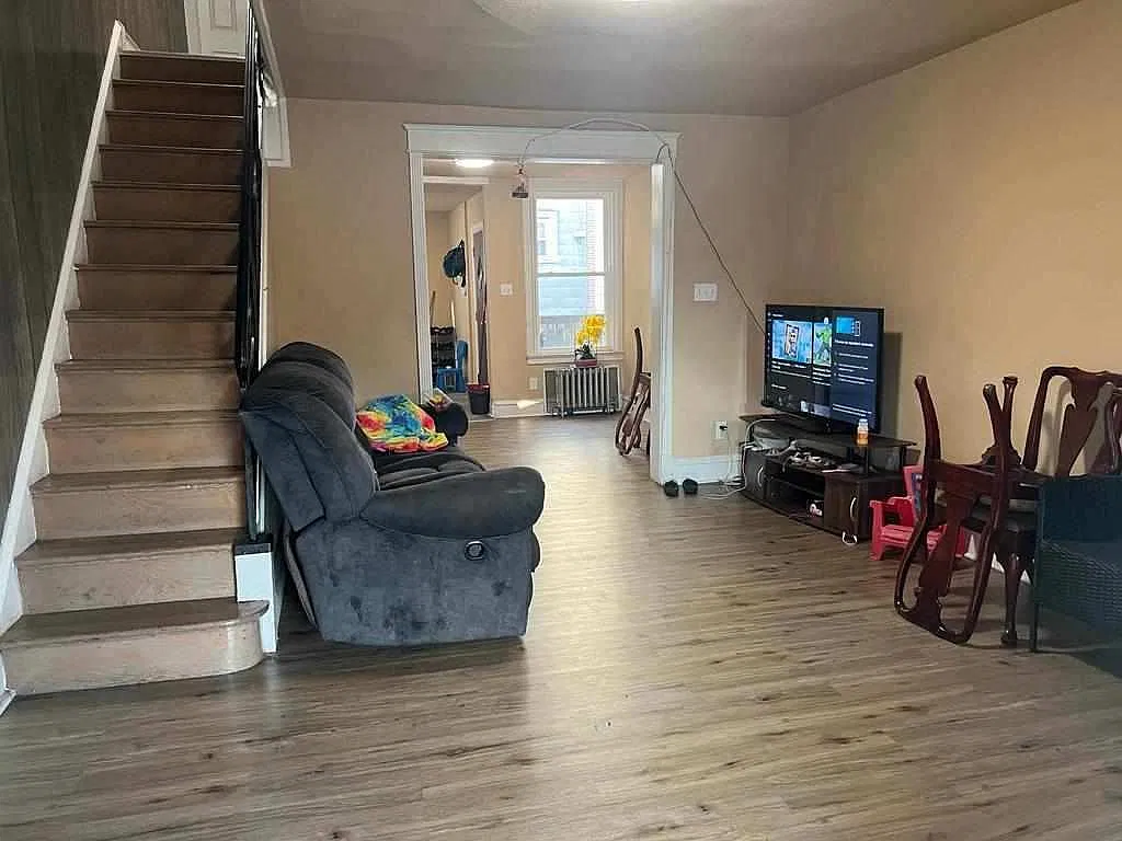 423 Copley Rd — Photo 2