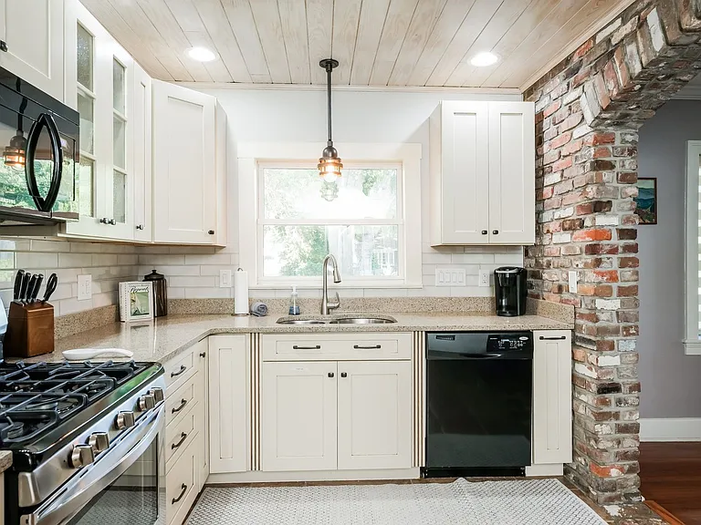 1219 South Blvd — Photo 9