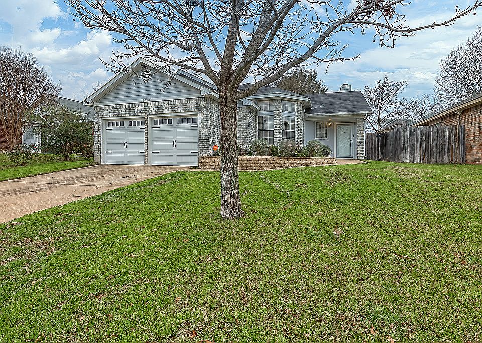 2nd image of 8428 Cloverglen Ln