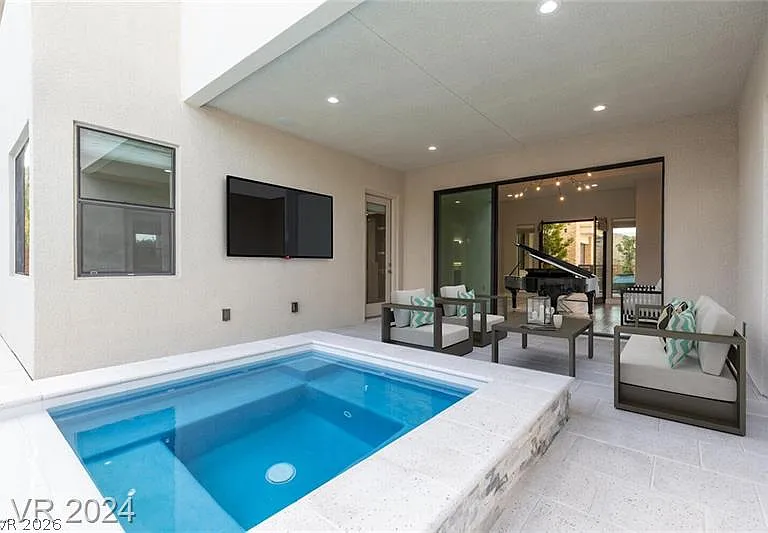 82 Grey Feather Dr — Photo 11