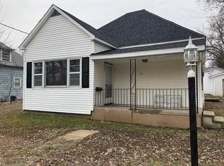 112 W Adams St, Benton, IL 62812