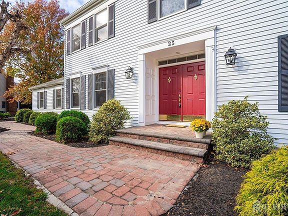 3rd image of 25 Westminster Dr
