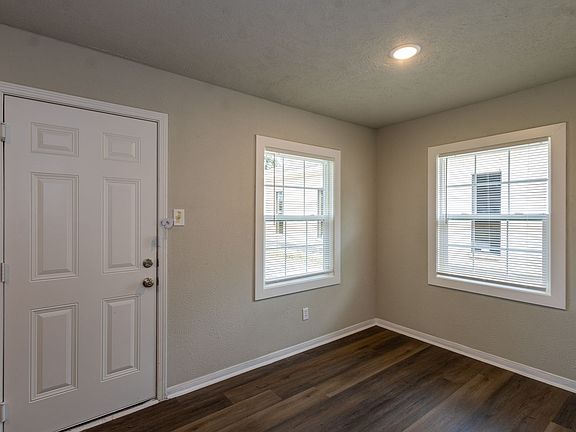 3rd image of 2556-2558 Broadway St #2556
