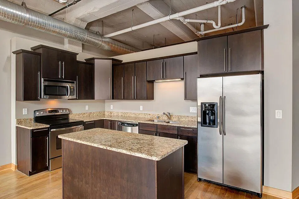 1 bed, 1068 sqft, $2,400 — Photo 2