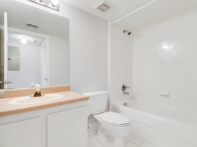 121 SW Palm Dr #306 — Photo 17