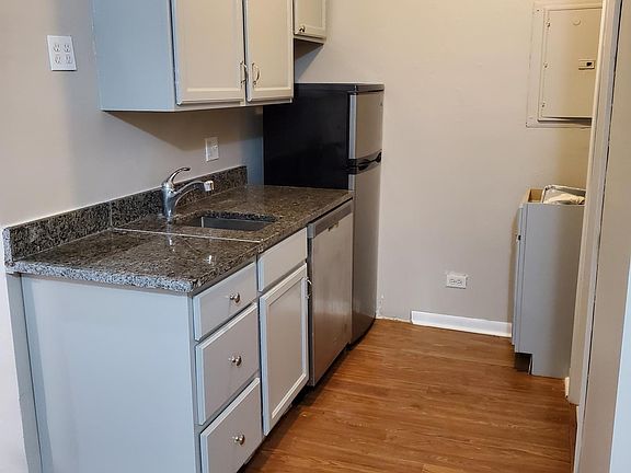 5th image of 3845 N Kenmore Ave #G2