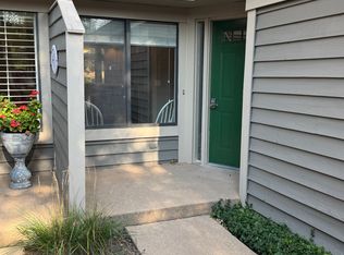 378 White Oak Ln, Lake Barrington, IL 60010