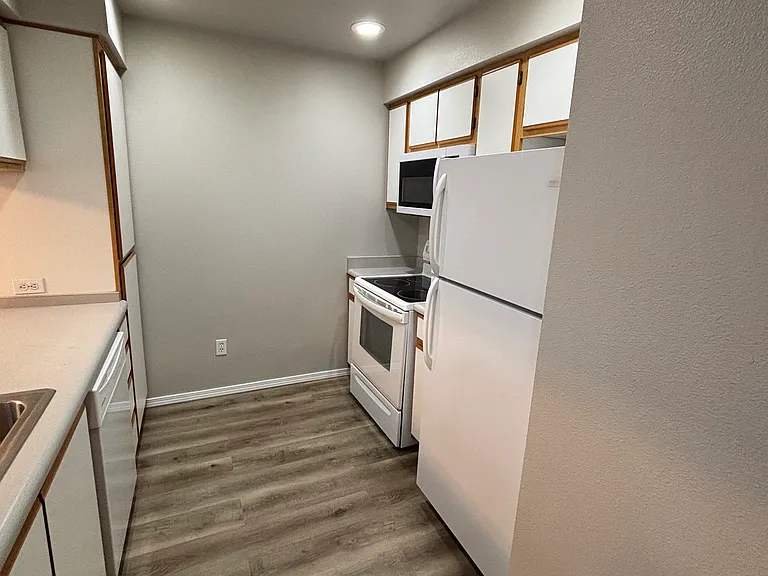 130 Bayberry Dr #B — Photo 12