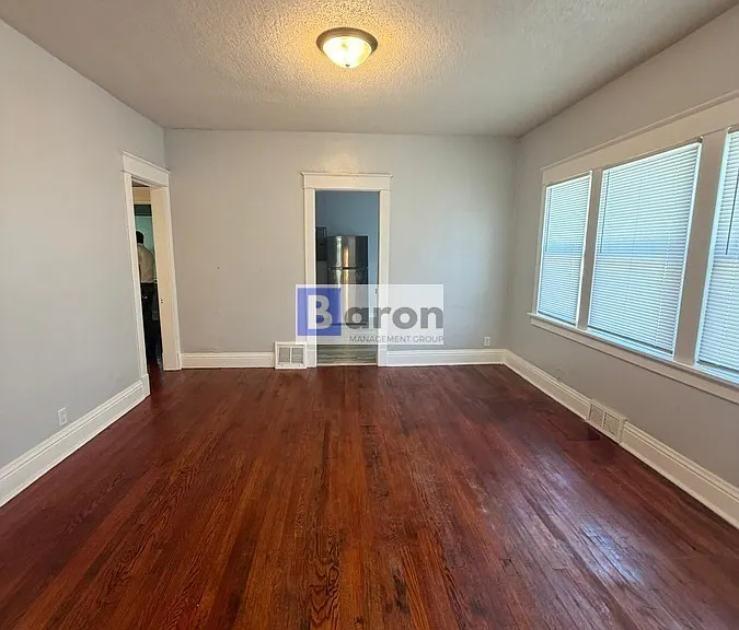 1053 Huey St — Photo 2
