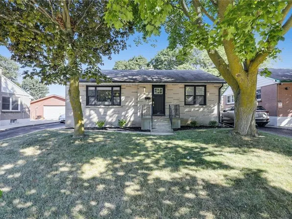 18 Tweedsmuir Ave, London, ON N5W 1K5