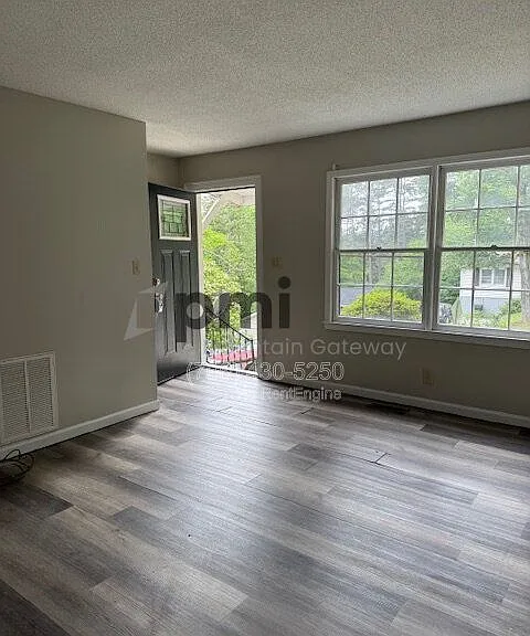 54 Greenwood Cir — Photo 3