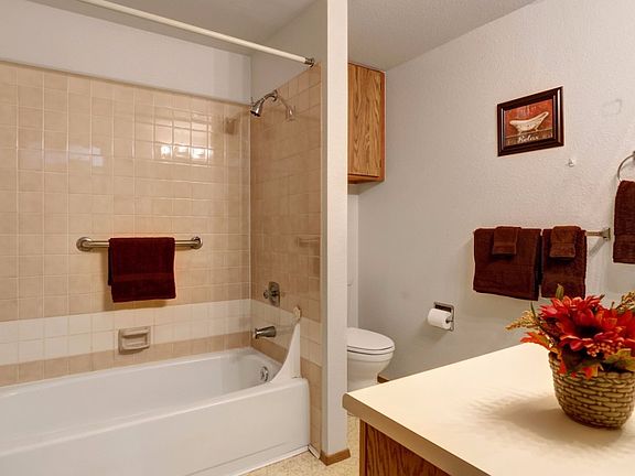5th image of 19857 25th Ave NE APT 203