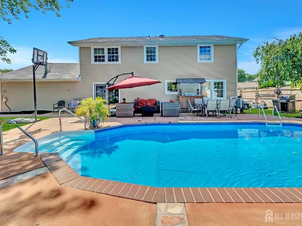 41 10th Ave, Monroe Township, NJ 08831