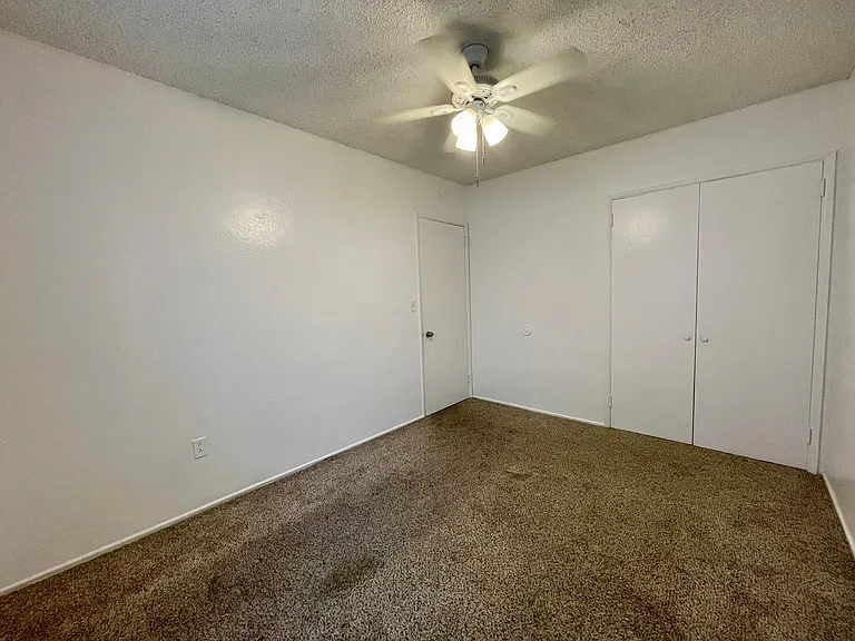 Beautiful 2 bedroom 1 bathroom with a private yard in the heart of El Cajon — Photo 13