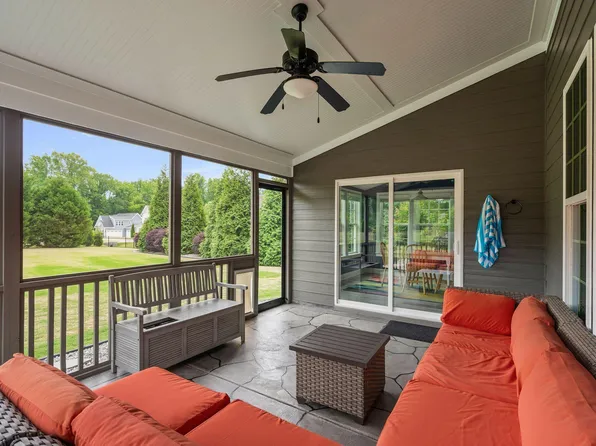 221 Misty Moonlight Dr, Willow Spring, NC 27592