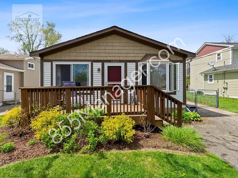 1040 Lalond Ave — Photo 17